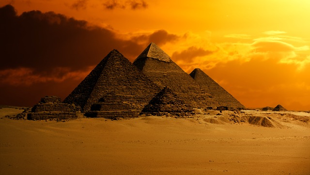 pyramidy v Egyptě