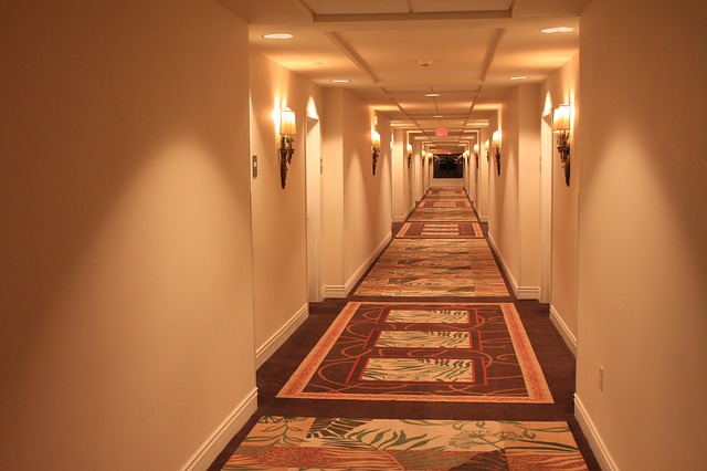 koberec na podlaze v hotelu